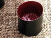 ぐい飲み桜皮手彫り朱